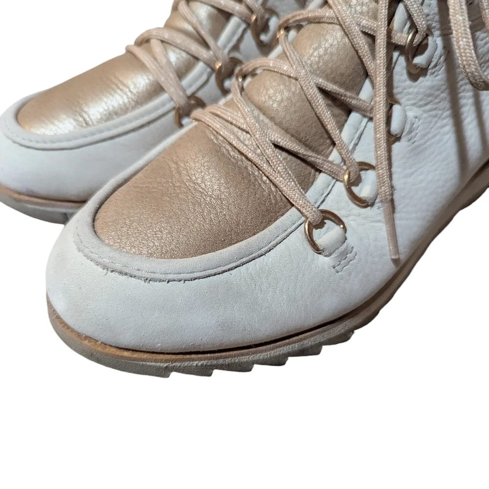 Sorel Harlow Winter Boots Metalic Rose Gold And Leather size 7 Waterproof